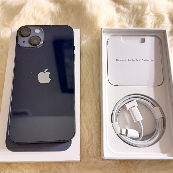 Brand new iPhone 13 128G Black, unlocked, only opened and activated, with warran - Picture 2 of 5